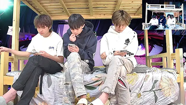 xiaohuangren01 online show from March 2, 7:15 am