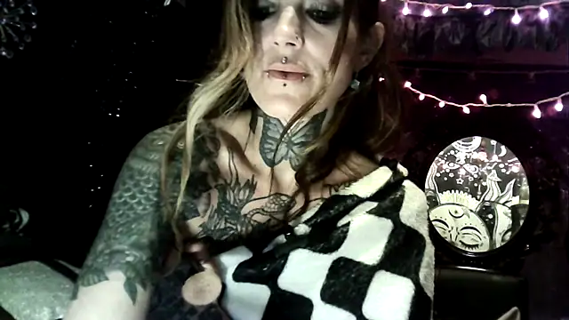 allymoon1369 online show from April 1, 1:41 pm