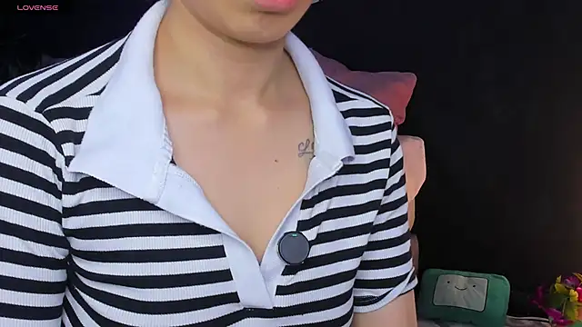 Snapshot of Noaah25_ chatting on February 5, 3:22 am Noaah25 online show from February 5, 3:22 am