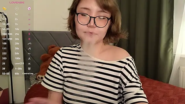 nullgirl online show from April 5, 5:21 pm