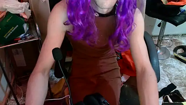 Snapshot of DairaSissy chatting on May 28, 1:14 am DairaSissy online show from May 28, 1:14 am