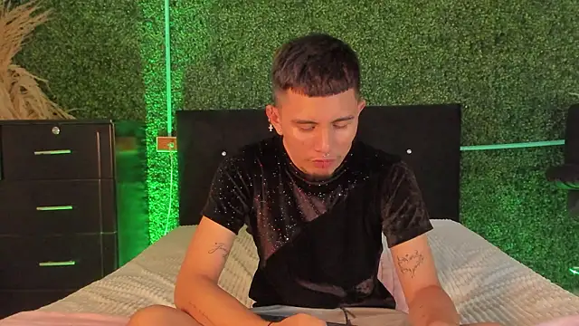 Snapshot of Star_blaze chatting on March 13, 7:31 pm Star blaze online show from March 13, 7:31 pm