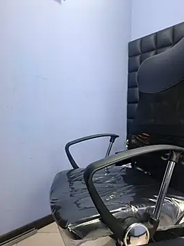 Snapshot of valenlopezz_ chatting on March 4, 3:34 am valenlopezz online show from March 4, 3:34 am