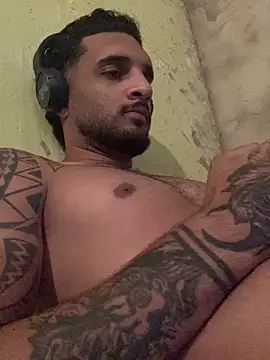 Snapshot of Wicy23 chatting on April 26, 10:29 pm Wicy23 online show from April 26, 10:29 pm