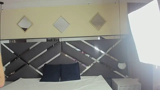 Ambarross  online show from March 25, 1:28 pm