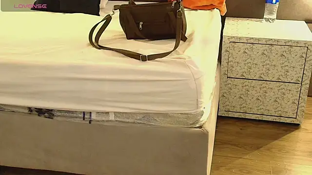 Ambarross  online show from March 31, 1:22 pm