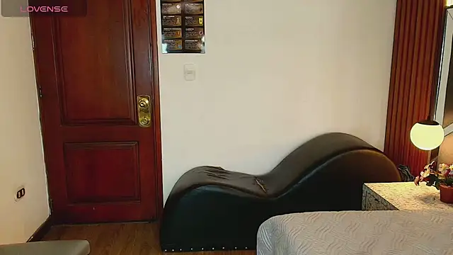 Snapshot of Ambarross_ chatting on June 9, 2:06 pm Ambarross online show from June 9, 2:06 pm