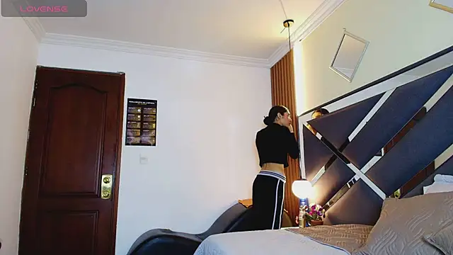 Snapshot of Ambarross_ chatting on July 4, 1:39 pm Ambarross online show from July 4, 1:39 pm