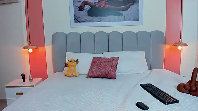 EmmaBoyd online show from February 16, 12:01 pm