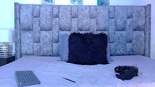 Snapshot of samirths_boy_ chatting on February 3, 6:57 pm samirths boy online show from February 3, 6:57 pm