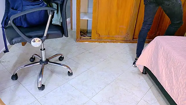 samirths boy  online show from April 8, 7:08 am