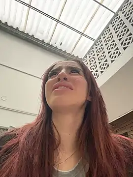 Snapshot of elodie_rouge chatting on June 6, 11:37 am elodie rouge online show from June 6, 11:37 am