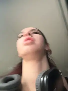 Snapshot of elodie_rouge chatting on June 29, 11:54 am elodie rouge online show from June 29, 11:54 am