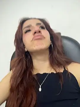 Snapshot of elodie_rouge chatting on July 3, 11:44 pm elodie rouge online show from July 3, 11:44 pm