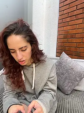 Snapshot of elodie_rouge chatting on July 9, 12:31 pm elodie rouge online show from July 9, 12:31 pm