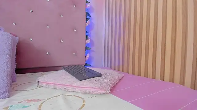 Snapshot of lovely__kiss__ chatting on July 9, 6:12 pm lovely kiss online show from July 9, 6:12 pm