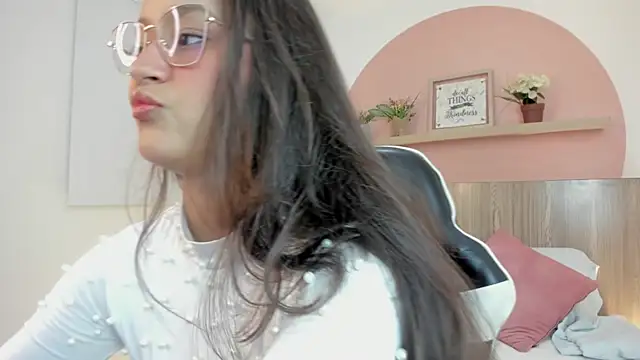 Snapshot of ivette_swan chatting on February 1, 2:21 am ivette swan online show from February 1, 2:21 am