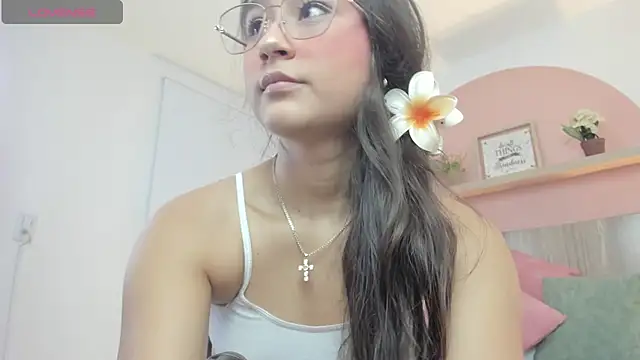 Snapshot of ivette_swan chatting on March 2, 7:43 pm ivette swan online show from March 2, 7:43 pm