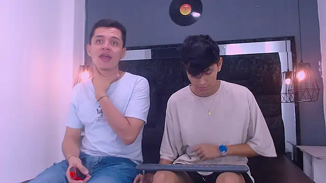 Snapshot of James_And_Kenet chatting on March 2, 12:12 pm James And Kenet online show from March 2, 12:12 pm