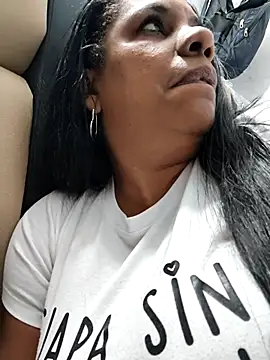 Snapshot of Zeyllyjhonson chatting on February 17, 3:36 am Zeyllyjhonson online show from February 17, 3:36 am