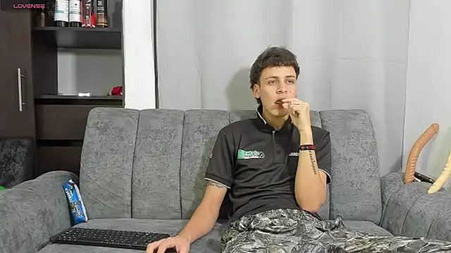 Snapshot of Two_sexboys chatting on February 10, 7:12 am Two sexboys online show from February 10, 7:12 am