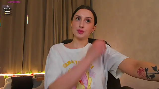 Snapshot of Celine_Coello chatting on April 10, 12:10 pm Celine Coello online show from April 10, 12:10 pm