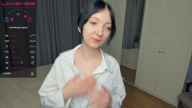 Snapshot of RoxanneComisky chatting on February 1, 7:07 am RoxanneComisky online show from February 1, 7:07 am