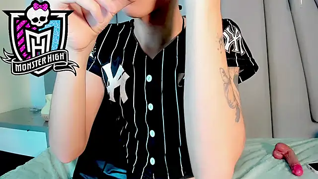 Miss-Saraii online show from April 7, 2:39 pm