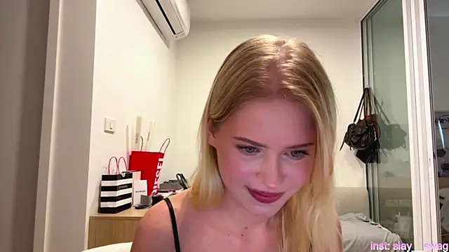 Snapshot of Slay_Swag chatting on February 22, 7:19 am Slay Swag online show from February 22, 7:19 am