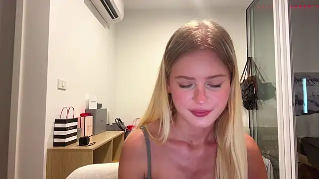 Snapshot of Slay_Swag chatting on February 27, 10:26 am Slay Swag online show from February 27, 10:26 am