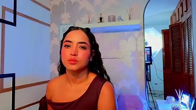 Snapshot of Emma_Thompssonn chatting on July 9, 12:09 pm Emma Thompssonn online show from July 9, 12:09 pm