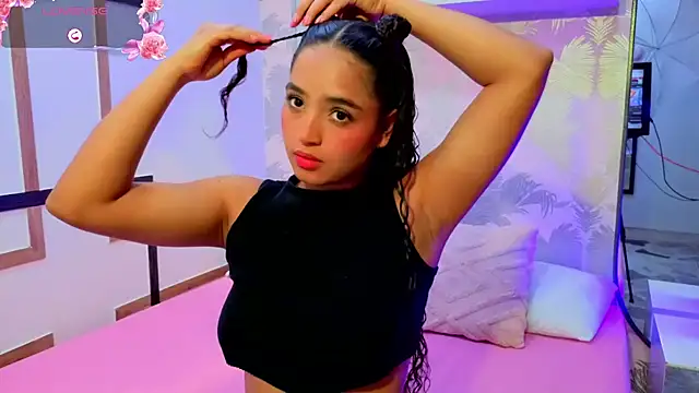 Snapshot of Emma_Thompssonn chatting on July 14, 12:22 pm Emma Thompssonn online show from July 14, 12:22 pm