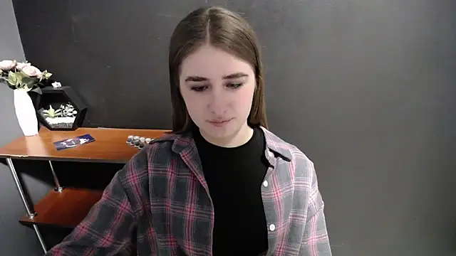 Snapshot of Sunny_siren chatting on April 21, 12:22 pm Sunny siren online show from April 21, 12:22 pm