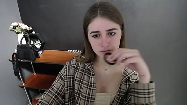 Snapshot of Sunny_siren chatting on April 23, 12:04 pm Sunny siren online show from April 23, 12:04 pm