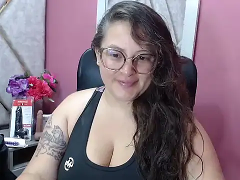 Snapshot of Sarah_Boobs_ chatting on February 9, 2:48 am Sarah Boobs online show from February 9, 2:48 am