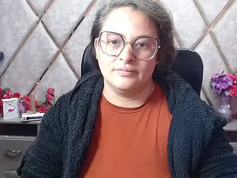 Snapshot of Sarah_Boobs_ chatting on February 20, 3:14 am Sarah Boobs online show from February 20, 3:14 am