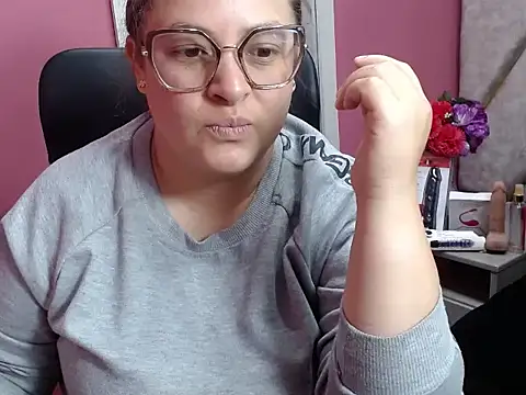 Snapshot of Sarah_Boobs_ chatting on February 25, 3:05 am Sarah Boobs online show from February 25, 3:05 am