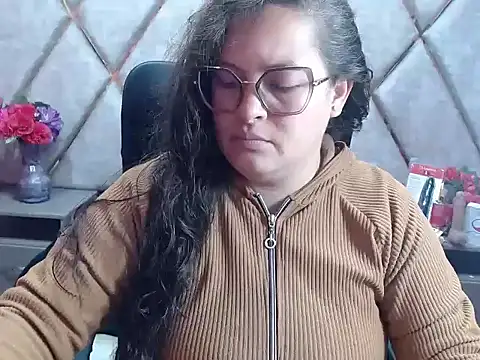 Snapshot of Sarah_Boobs_ chatting on February 28, 3:07 am Sarah Boobs online show from February 28, 3:07 am