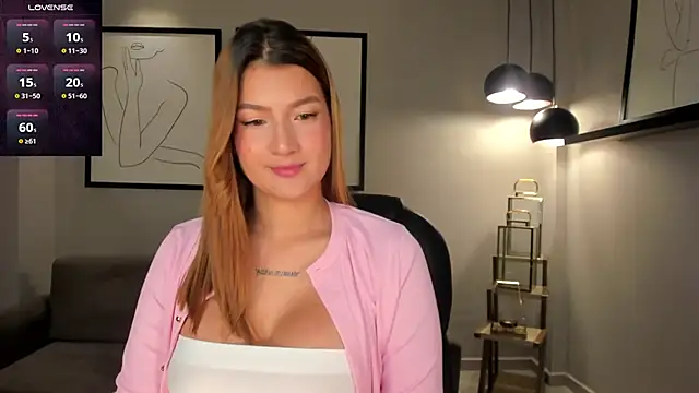 Snapshot of BellaThompsonX chatting on February 14, 3:25 am BellaThompsonX online show from February 14, 3:25 am