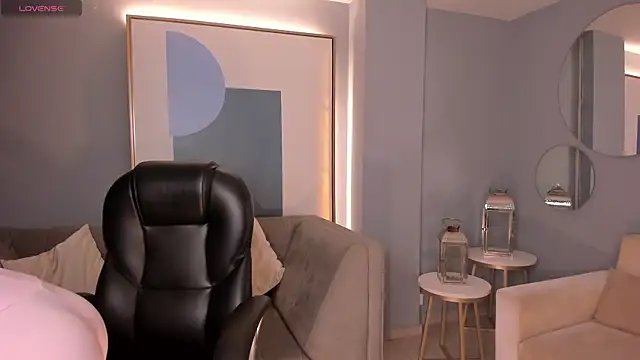 Snapshot of BellaThompsonX chatting on February 22, 11:36 pm BellaThompsonX online show from February 22, 11:36 pm