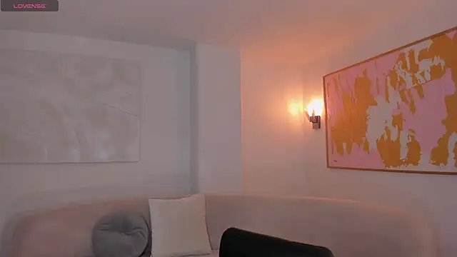 BellaThompsonX online show from April 19, 11:40 pm