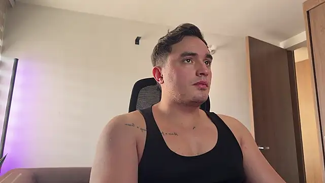 Snapshot of Robyn_Rocki chatting on February 5, 4:11 pm Robyn Rocki online show from February 5, 4:11 pm