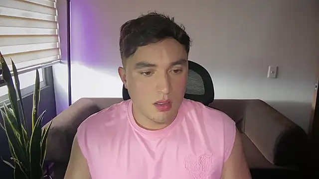 Snapshot of Robyn_Rocki chatting on February 14, 4:48 pm Robyn Rocki online show from February 14, 4:48 pm