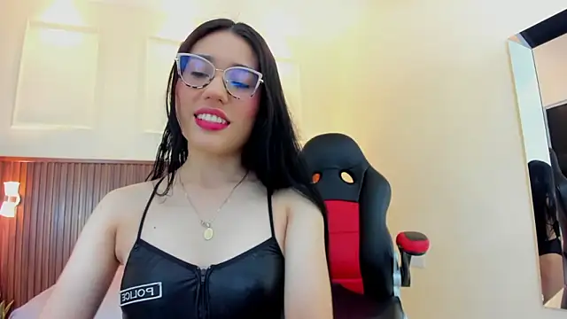 MARIE TAPNER online show from March 13, 12:34 pm