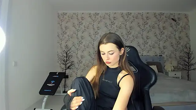 Snapshot of Hot_Molly5 chatting on February 4, 7:31 pm Hot Molly5 online show from February 4, 7:31 pm