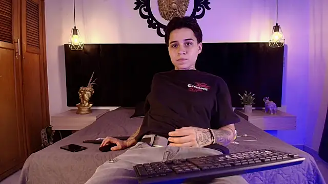 Snapshot of Parker_Noah chatting on January 17, 8:01 pm Parker Noah online show from January 17, 8:01 pm