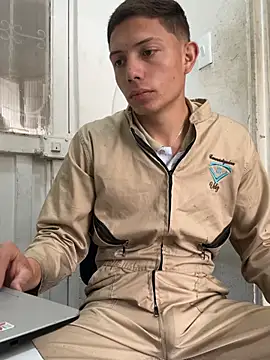 santiObrero online show from April 6, 3:13 pm