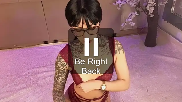 JuneCollins online show from March 26, 9:20 pm