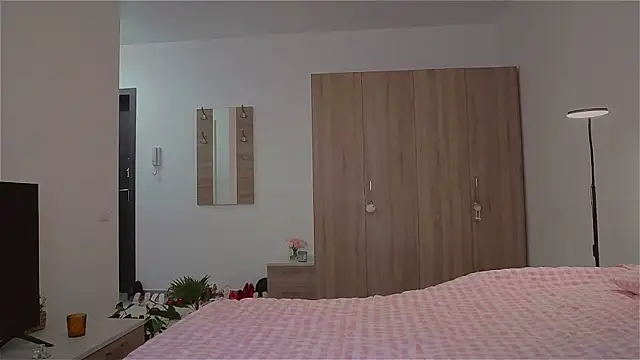 AyanaLys online show from February 1, 2:37 pm