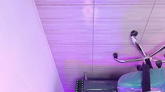 Snapshot of Zoe_swan chatting on February 4, 11:27 am Zoe swan online show from February 4, 11:27 am